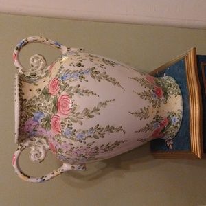 NIB Invitations English Garden large floral hand painted vase